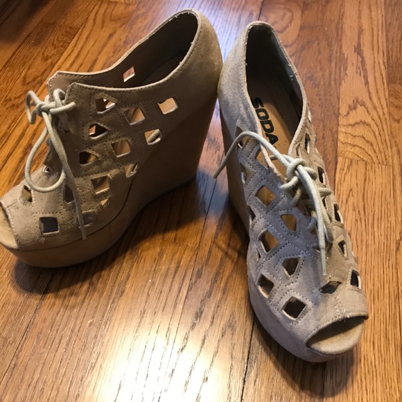Soda platform cut out wedges - Picture 2 of 5